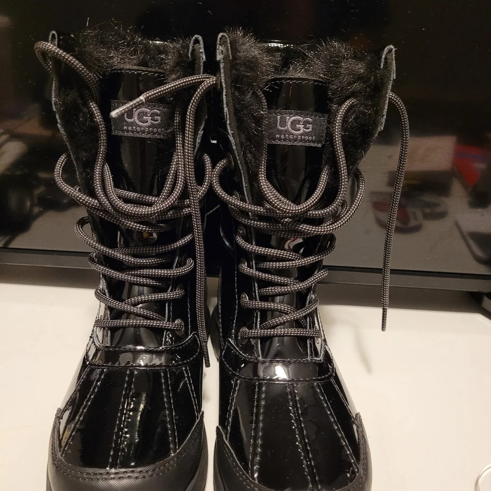UGG Black Winter Boots - Picture 10 of 11